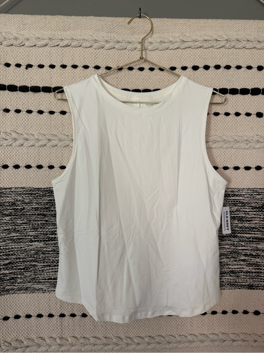NWT Old Navy Women's White Sleeveless Crewneck Tank studio smooth